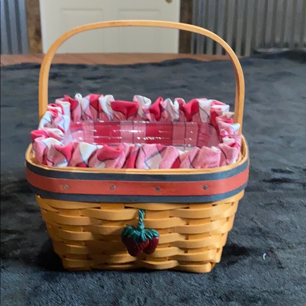 Longaberger 2001 Strawberry basket